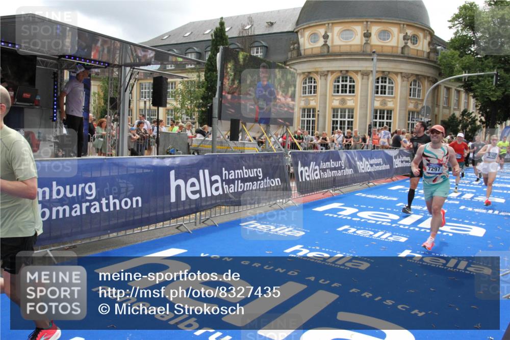 29.06.2025 - hella hamburg halbmarathon Michael Strokosch http://msf.ph/oto/8327435 29.06.2025 10:49:07 Ziel 1381, 1452, 4832, 4847, 4890, 7297, 8302, 8821, 9695, 13614, 13688, 16627, 17173, 17632, 18598 meine-sportfotos.de