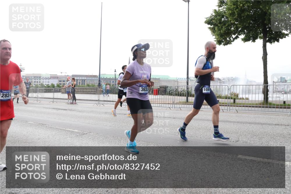 29.06.2025 - hella hamburg halbmarathon Lena Gebhardt http://msf.ph/oto/8327452 29.06.2025 10:37:46 Lombardsbrücke 2824, 3633, 1006, 1276, 1337, 1475, 1578, 1799, 1819, 1985, 2016, 2199, 2486, 2640, 2853, 3230, 3246, 3633, 3880, 4097, 4921, 5139, 5146, 5171, 5186, 5522, 5560, 5790, 5875, 5940, 6243, 6362, 6697, 6821, 6955, 7085, 7124, 7235, 7244, 7321, 7350, 7544, 7629, 7696, 7777, 7823, 8811, 8843, 8985, 9247, 9288, 9524, 9895, 10159, 10506, 10836, 11087, 11543, 12123, 12254, 12472, 12824, 16680, 17798 meine-sportfotos.de