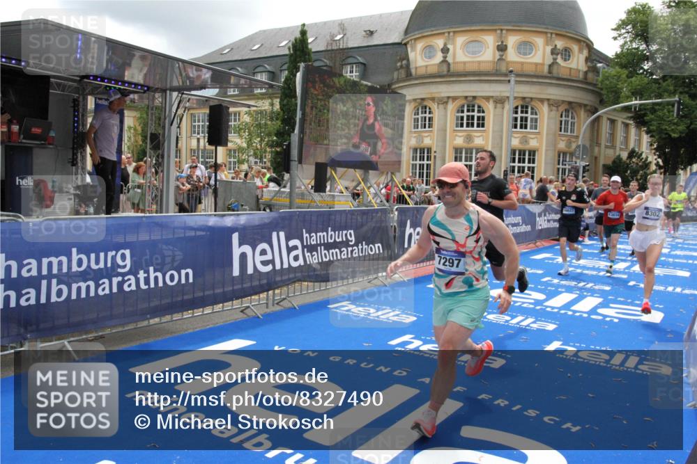 29.06.2025 - hella hamburg halbmarathon Michael Strokosch http://msf.ph/oto/8327490 29.06.2025 10:49:08 Ziel 4832, 4847, 4890, 6389, 7297, 8302, 8821, 9695, 13614, 13688, 16627, 17173, 17632, 18598 meine-sportfotos.de