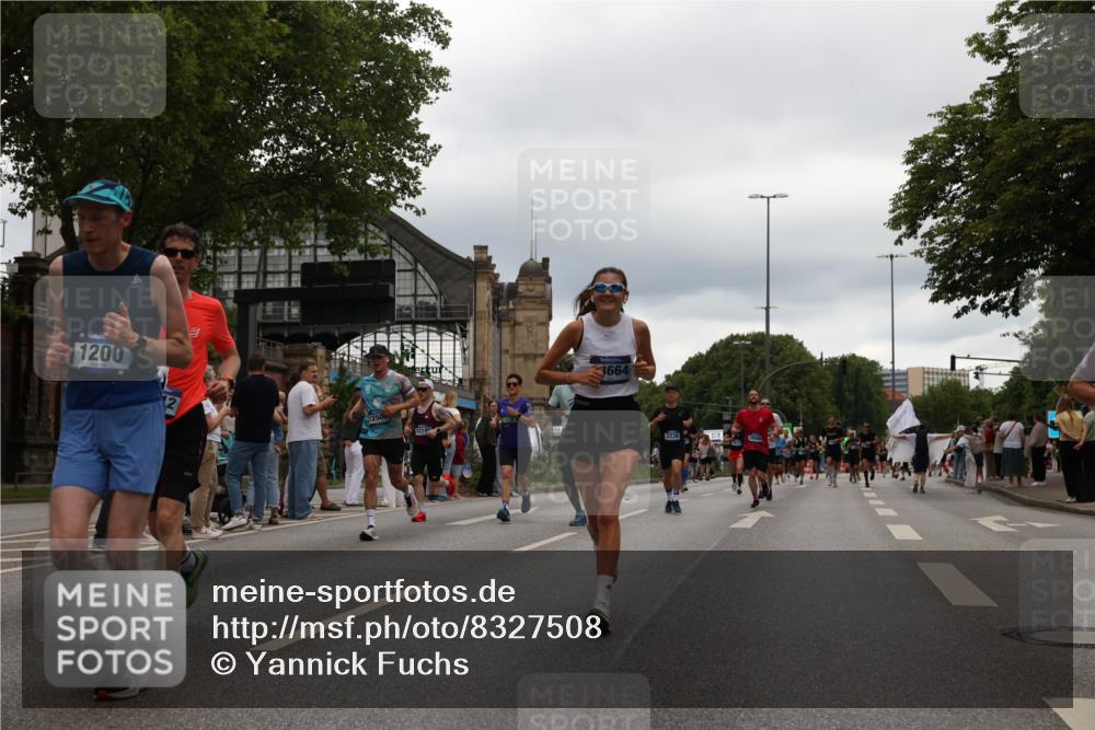29.06.2025 - hella hamburg halbmarathon Yannick Fuchs http://msf.ph/oto/8327508 29.06.2025 10:51:35 20KM 1200, 1239, 1563, 2025, 2236, 2606, 2652, 2759, 2806, 2883, 3093, 3141, 3575, 4261, 4579, 5015, 5134, 5391, 5457, 5458, 6281, 6302, 6531, 6720, 6892, 7159, 7833, 9450, 10383, 10408, 10599, 12144, 12509, 12773, 12774, 13376, 13465, 13664, 14737, 15090, 15189, 15229, 15349, 15664, 16418, 16517, 17455, 17543, 17758, 18508 meine-sportfotos.de