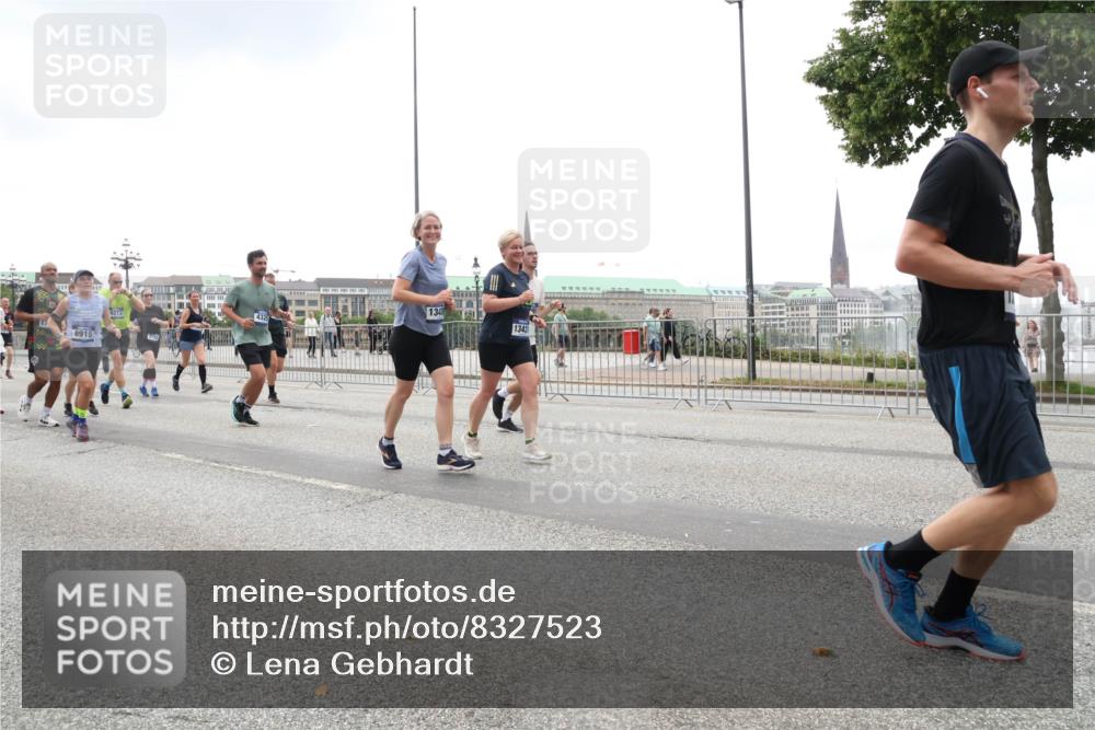 29.06.2025 - hella hamburg halbmarathon Lena Gebhardt http://msf.ph/oto/8327523 29.06.2025 10:47:26 Lombardsbrücke 17, 8915, 9273, 432, 134, 1343, 1045, 1185, 1434, 1463, 1523, 1593, 1607, 1704, 1961, 2148, 2327, 2407, 2537, 2555, 2556, 2665, 2704, 2790, 2882, 2994, 3339, 4037, 4184, 4239, 4325, 4423, 4483, 4806, 4895, 4974, 4975, 5111, 5114, 5621, 5622, 5796, 5895, 6255, 6256, 6485, 6496, 6879, 6995, 7073, 7403, 7430, 7431, 7630, 7631, 7970, 8105, 8131, 8270, 8550, 8684, 8706, 8915, 8953, 8967, 9018, 9687, 10991, 11351, 11458, 11730, 11738, 11802, 12431 meine-sportfotos.de