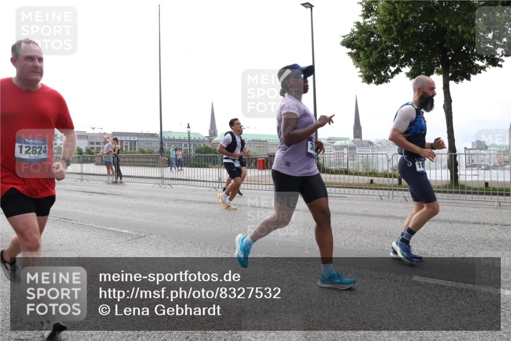 29.06.2025 - hella hamburg halbmarathon Lena Gebhardt http://msf.ph/oto/8327532 29.06.2025 10:37:46 Lombardsbrücke 12824, 1276, 1337, 1475, 1578, 1799, 1819, 1985, 2016, 2199, 2486, 2640, 2853, 3230, 3246, 3633, 3880, 4097, 4921, 5139, 5146, 5171, 5186, 5522, 5560, 5790, 5875, 5940, 6243, 6362, 6697, 6821, 6955, 7085, 7124, 7235, 7244, 7321, 7350, 7544, 7629, 7696, 7777, 7823, 8811, 8843, 8985, 9247, 9288, 9524, 9895, 10159, 10506, 10836, 11087, 11543, 12123, 12254, 12472, 12824, 16680, 17798 meine-sportfotos.de