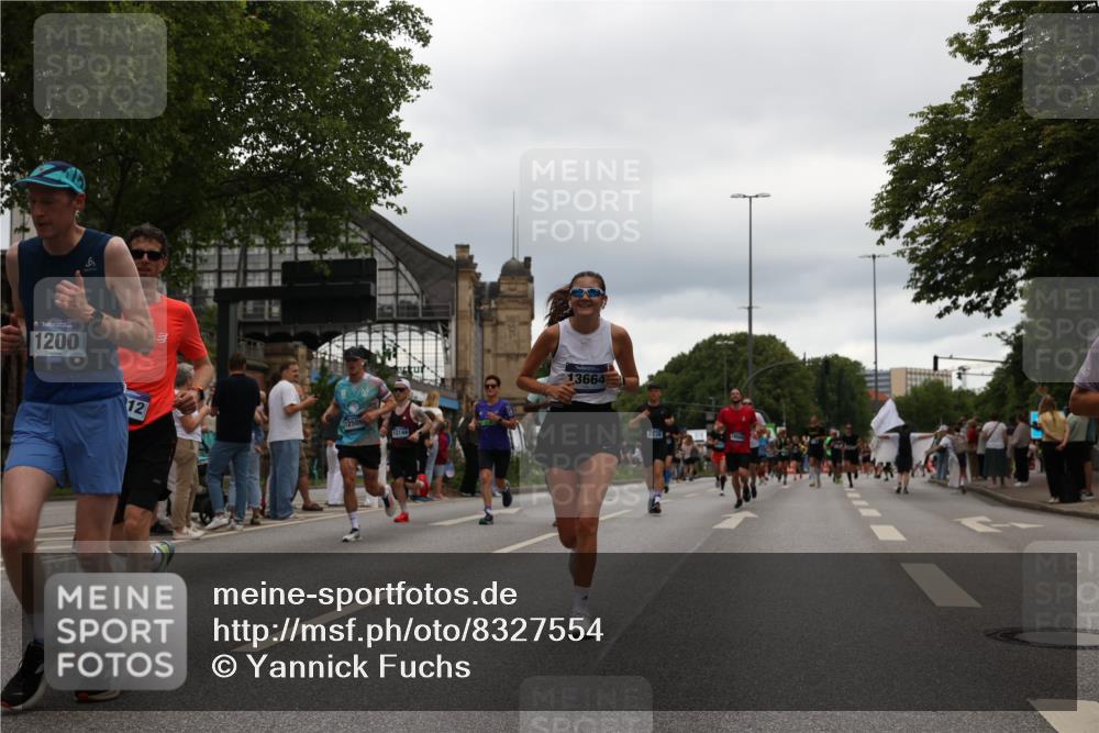 29.06.2025 - hella hamburg halbmarathon Yannick Fuchs http://msf.ph/oto/8327554 29.06.2025 10:51:35 20KM 1200, 1239, 1563, 2025, 2236, 2606, 2652, 2759, 2806, 2883, 3093, 3141, 3575, 4261, 4579, 5015, 5134, 5391, 5457, 5458, 6281, 6302, 6531, 6720, 6892, 7159, 7833, 9450, 10383, 10408, 10599, 12144, 12509, 12773, 12774, 13376, 13465, 13664, 14737, 15090, 15189, 15229, 15349, 15664, 16418, 16517, 17455, 17543, 17758, 18508 meine-sportfotos.de