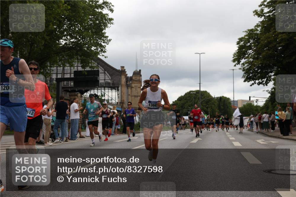 29.06.2025 - hella hamburg halbmarathon Yannick Fuchs http://msf.ph/oto/8327598 29.06.2025 10:51:35 20KM 1200, 1239, 1563, 2025, 2236, 2606, 2652, 2759, 2806, 2883, 3093, 3141, 3575, 4261, 4579, 5015, 5134, 5391, 5457, 5458, 6281, 6302, 6531, 6720, 6892, 7159, 7833, 9450, 10383, 10408, 10599, 12144, 12509, 12773, 12774, 13376, 13465, 13664, 14737, 15090, 15189, 15229, 15349, 15664, 16418, 16517, 17455, 17543, 17758, 18508 meine-sportfotos.de