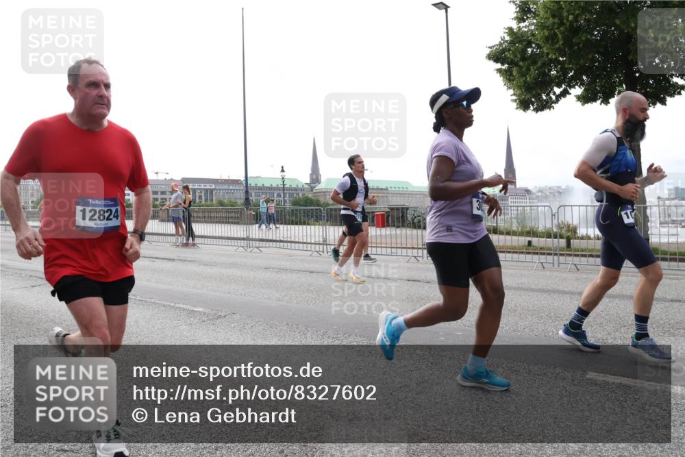 29.06.2025 - hella hamburg halbmarathon Lena Gebhardt http://msf.ph/oto/8327602 29.06.2025 10:37:46 Lombardsbrücke 12824, 1276, 1337, 1475, 1578, 1799, 1819, 1985, 2016, 2199, 2486, 2640, 2853, 3230, 3246, 3633, 3880, 4097, 4921, 5139, 5146, 5171, 5186, 5522, 5560, 5790, 5875, 5940, 6243, 6362, 6697, 6821, 6955, 7085, 7124, 7235, 7244, 7321, 7350, 7544, 7629, 7696, 7777, 7823, 8811, 8843, 8985, 9247, 9288, 9524, 9895, 10159, 10506, 10836, 11087, 11543, 12123, 12254, 12472, 12824, 16680, 17798 meine-sportfotos.de