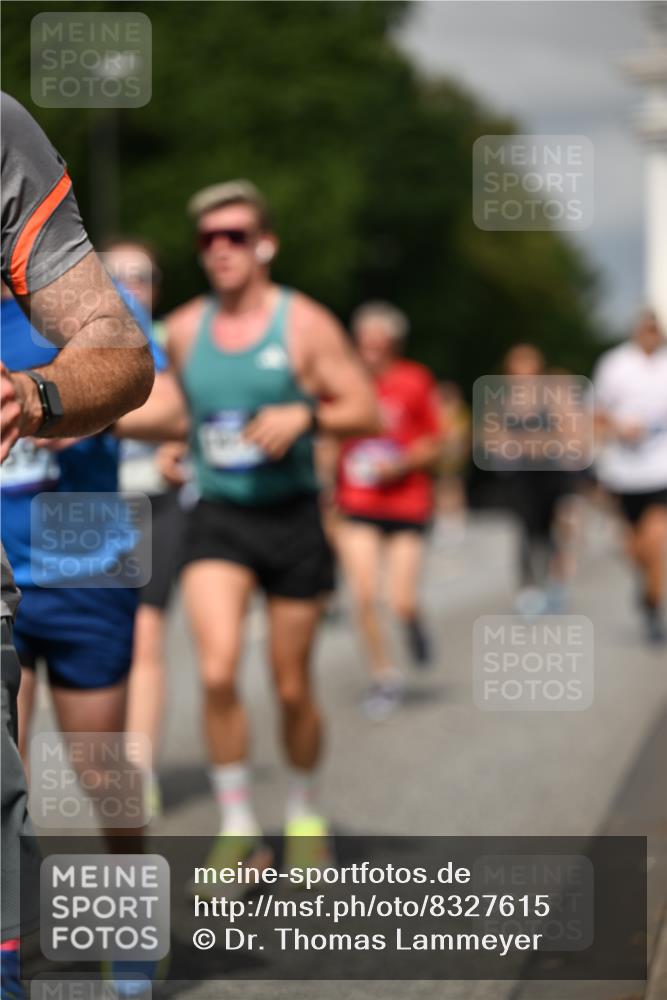 29.06.2025 - hella hamburg halbmarathon Dr. Thomas Lammeyer http://msf.ph/oto/8327615 29.06.2025 10:17:37 Kennedybrücke 1194, 1939, 2055, 2359, 2721, 2891, 2904, 2961, 2987, 3218, 3729, 4001, 4032, 4795, 4950, 5232, 5631, 6026, 6207, 7460, 7462, 7913, 8673, 8913, 9128, 9612, 9631, 9886, 10442, 10443 meine-sportfotos.de