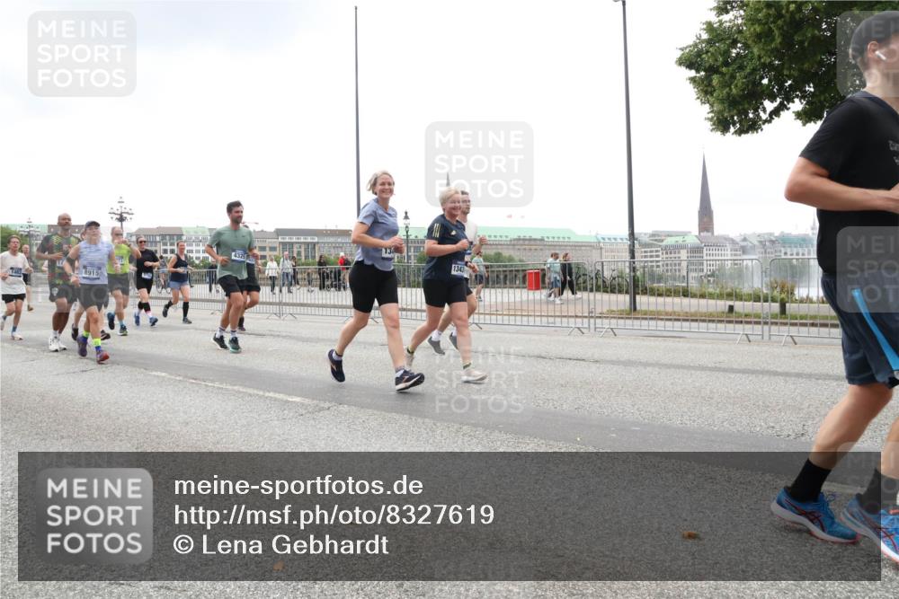 29.06.2025 - hella hamburg halbmarathon Lena Gebhardt http://msf.ph/oto/8327619 29.06.2025 10:47:26 Lombardsbrücke 8915, 4325, 134, 1343, 1045, 1185, 1434, 1463, 1523, 1593, 1607, 1704, 1961, 2148, 2327, 2407, 2537, 2555, 2556, 2665, 2704, 2790, 2882, 2994, 3339, 4037, 4184, 4239, 4325, 4423, 4483, 4806, 4895, 4974, 4975, 5111, 5114, 5621, 5622, 5796, 5895, 6255, 6256, 6485, 6496, 6879, 6995, 7073, 7403, 7430, 7431, 7630, 7631, 7970, 8105, 8131, 8270, 8550, 8684, 8706, 8915, 8953, 8967, 9018, 9687, 10991, 11351, 11458, 11730, 11738, 11802, 12431 meine-sportfotos.de