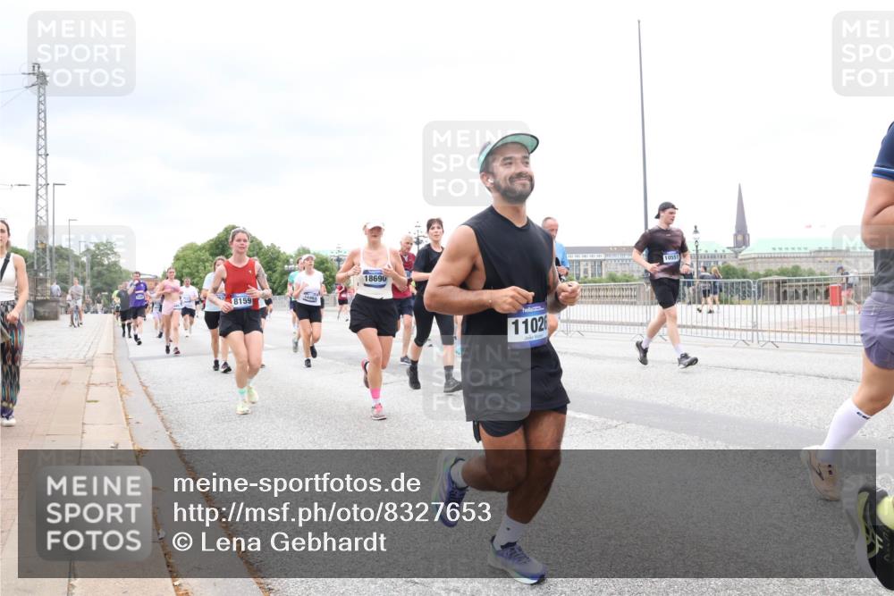 29.06.2025 - hella hamburg halbmarathon Lena Gebhardt http://msf.ph/oto/8327653 29.06.2025 10:57:53 Lombardsbrücke 8159, 10461, 18690, 11026, 10551, 1123, 1242, 1248, 1265, 1388, 1643, 2015, 2169, 2273, 2275, 2451, 2567, 2900, 3191, 3385, 3388, 3433, 3644, 3750, 3936, 3954, 4059, 4197, 4429, 4521, 4830, 5117, 5632, 5676, 5736, 6316, 6337, 6827, 6857, 6916, 7172, 7193, 7556, 7720, 7783, 7977, 7990, 8035, 8159, 8386, 8439, 8440, 8441, 8442, 8474, 8512, 8540, 8708, 8713, 8773, 8873, 8888, 9059, 9180, 9233, 9318, 9319, 9394, 9398, 9436, 9481, 9496, 9613, 9832 meine-sportfotos.de