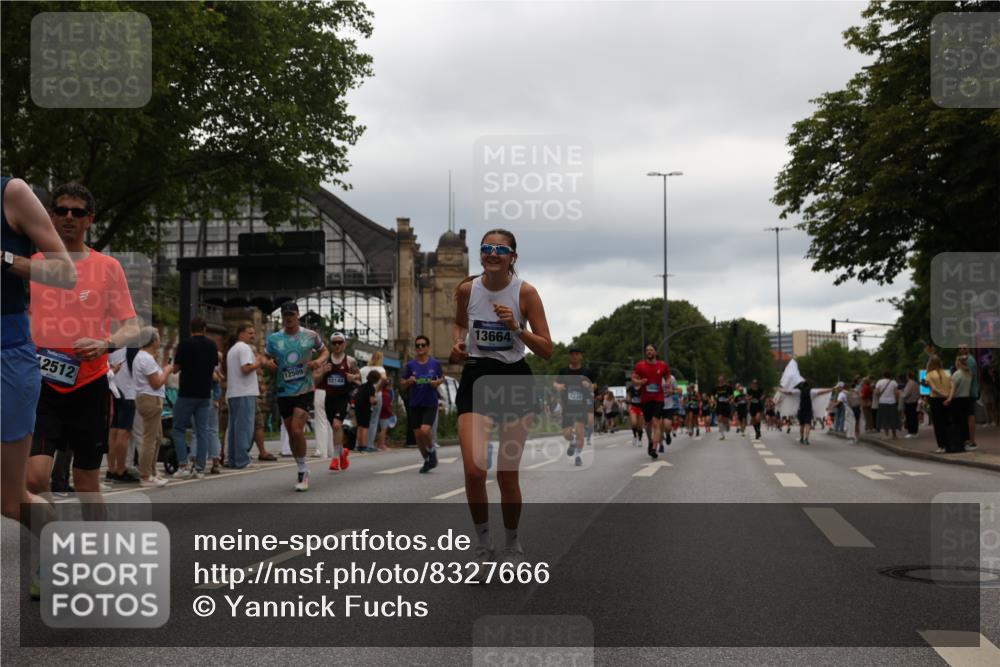 29.06.2025 - hella hamburg halbmarathon Yannick Fuchs http://msf.ph/oto/8327666 29.06.2025 10:51:35 20KM 1200, 1239, 1563, 2025, 2236, 2606, 2652, 2759, 2806, 2883, 3093, 3141, 3575, 4261, 4579, 5015, 5134, 5391, 5457, 5458, 6281, 6302, 6531, 6720, 6892, 7159, 7833, 9450, 10383, 10408, 10599, 12144, 12509, 12773, 12774, 13376, 13465, 13664, 14737, 15090, 15189, 15229, 15349, 15664, 16418, 16517, 17455, 17543, 17758, 18508 meine-sportfotos.de