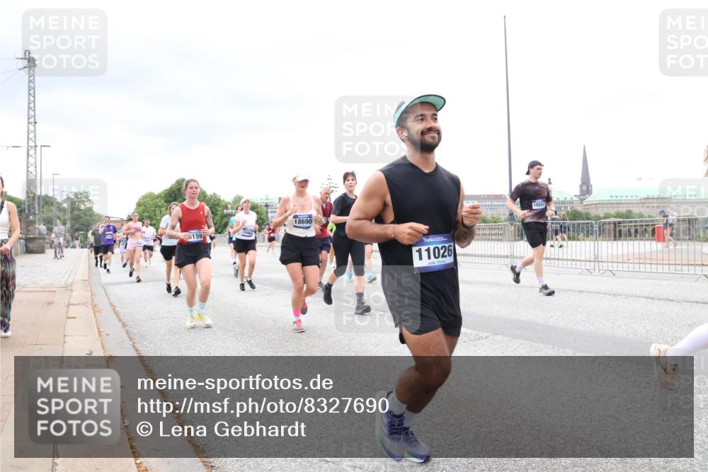 29.06.2025 - hella hamburg halbmarathon Lena Gebhardt http://msf.ph/oto/8327690 29.06.2025 10:57:53 Lombardsbrücke 1046, 159, 18690, 11026, 10551, 1123, 1242, 1248, 1265, 1388, 1643, 2015, 2169, 2273, 2275, 2451, 2567, 2900, 3191, 3385, 3388, 3433, 3644, 3750, 3936, 3954, 4059, 4197, 4429, 4521, 4830, 5117, 5632, 5676, 5736, 6316, 6337, 6827, 6857, 6916, 7172, 7193, 7556, 7720, 7783, 7977, 7990, 8035, 8159, 8386, 8439, 8440, 8441, 8442, 8474, 8512, 8540, 8708, 8713, 8773, 8873, 8888, 9059, 9180, 9233, 9318, 9319, 9394, 9398, 9436, 9481, 9496, 9613, 9832 meine-sportfotos.de