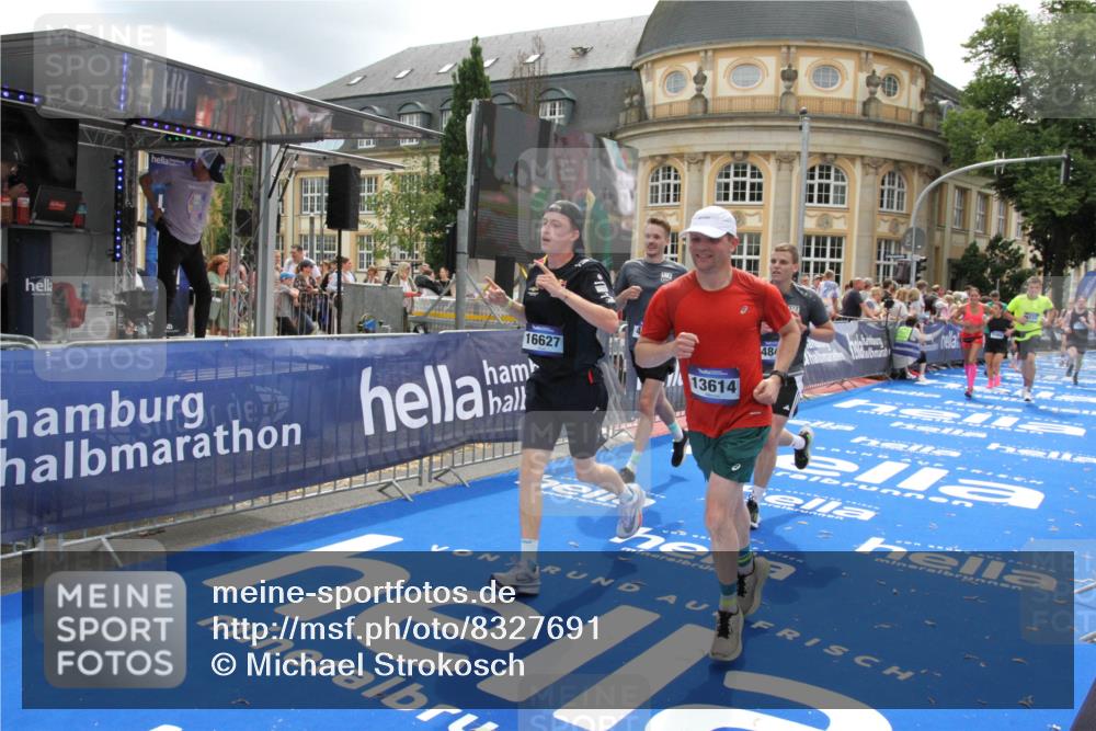 29.06.2025 - hella hamburg halbmarathon Michael Strokosch http://msf.ph/oto/8327691 29.06.2025 10:49:10 Ziel 4832, 4847, 4890, 6389, 7297, 8302, 10184, 13614, 15523, 16414, 16627, 16731, 17173, 17632, 18598, 18842 meine-sportfotos.de
