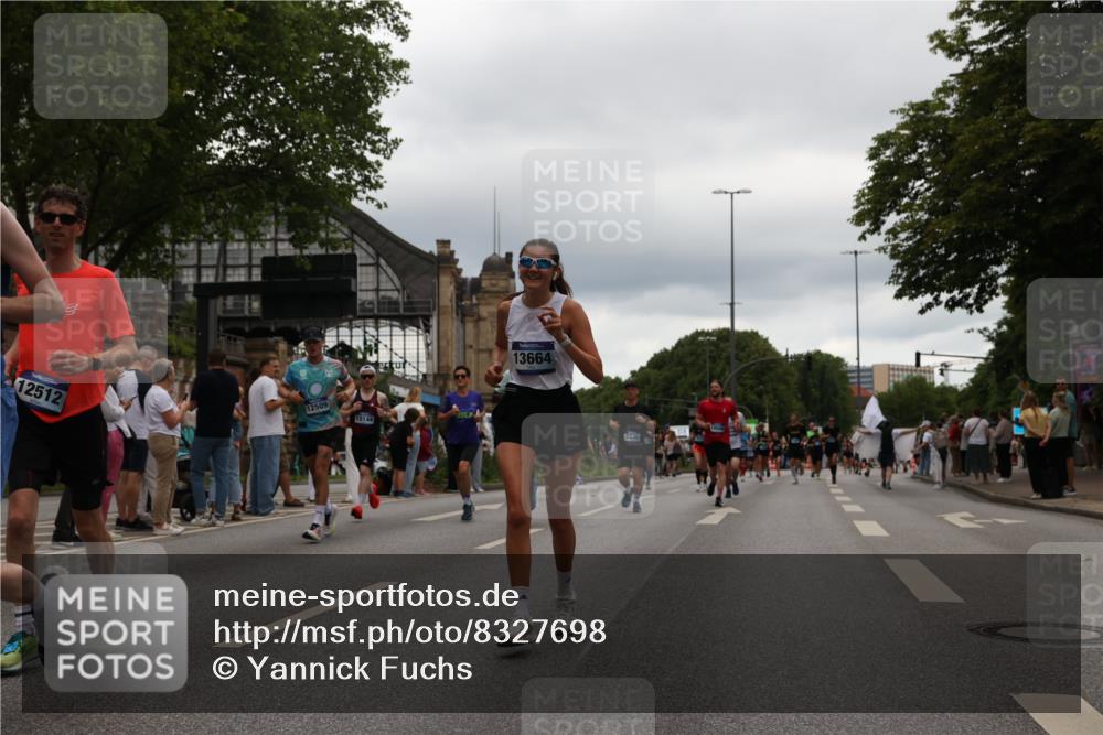 29.06.2025 - hella hamburg halbmarathon Yannick Fuchs http://msf.ph/oto/8327698 29.06.2025 10:51:35 20KM 1200, 1239, 1563, 2025, 2236, 2606, 2652, 2759, 2806, 2883, 3093, 3141, 3575, 4261, 4579, 5015, 5134, 5391, 5457, 5458, 6281, 6302, 6531, 6720, 6892, 7159, 7833, 9450, 10383, 10408, 10599, 12144, 12509, 12773, 12774, 13376, 13465, 13664, 14737, 15090, 15189, 15229, 15349, 15664, 16418, 16517, 17455, 17543, 17758, 18508 meine-sportfotos.de