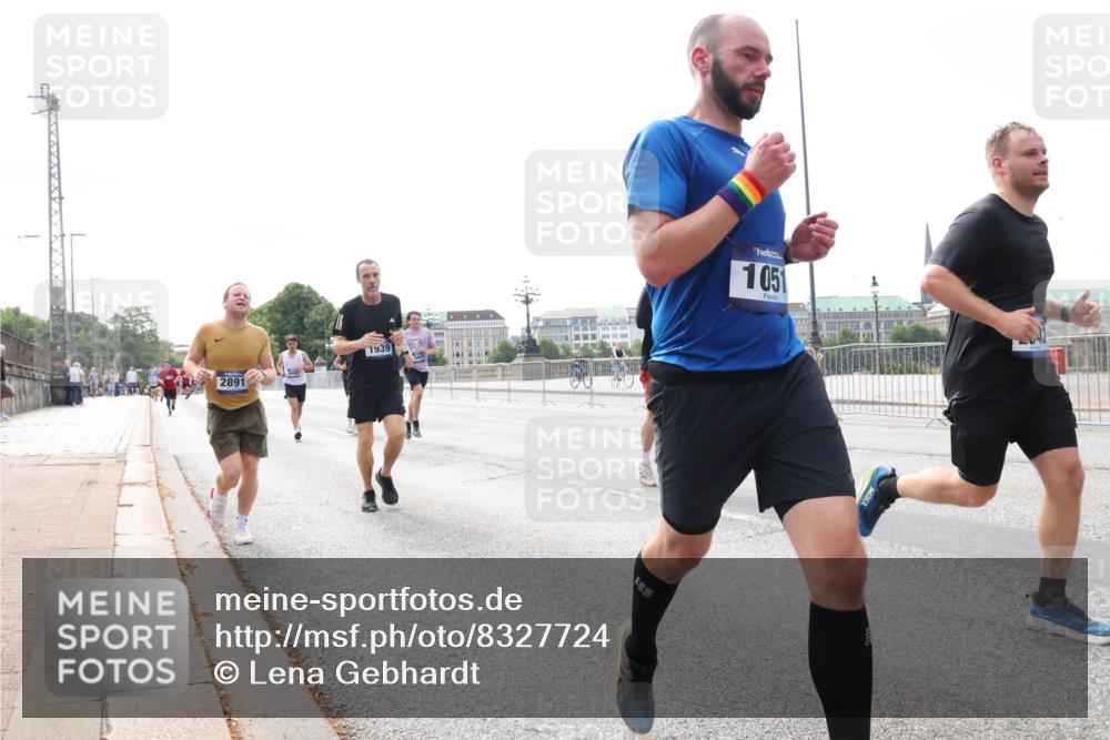 29.06.2025 - hella hamburg halbmarathon Lena Gebhardt http://msf.ph/oto/8327724 29.06.2025 10:12:59 Lombardsbrücke 2891, 1939, 1051, 1020, 1051, 1249, 1610, 1785, 1851, 1939, 2531, 2891, 2942, 2963, 3182, 3218, 3248, 3728, 4532, 4554, 5150, 6207, 6489, 7014, 7873, 7907, 8398, 8405, 8913, 8917, 8971, 9141, 10067, 10402, 11025, 11720, 12456, 13566, 13816, 14404, 14540, 14869, 15012, 15369, 15531, 16030, 16255, 16323, 16437, 16473, 16826, 16911, 17061, 17699, 17988, 17994, 18048, 18178, 18320, 18493, 18530, 18732 meine-sportfotos.de