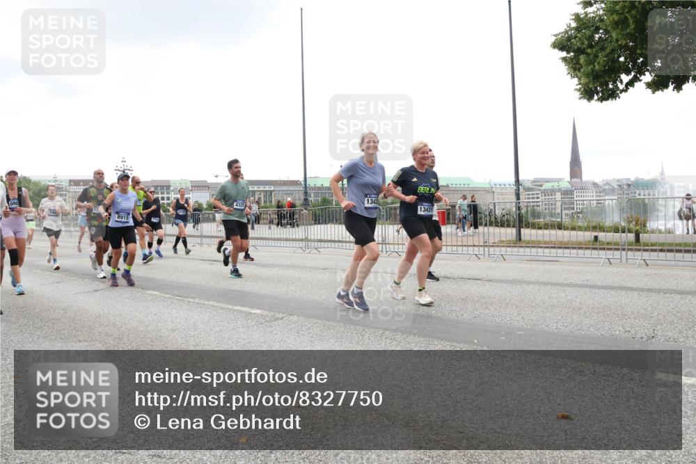 29.06.2025 - hella hamburg halbmarathon Lena Gebhardt http://msf.ph/oto/8327750 29.06.2025 10:47:26 Lombardsbrücke 090, 8915, 1343, 13431, 1045, 1185, 1434, 1463, 1523, 1593, 1607, 1704, 1961, 2148, 2327, 2407, 2537, 2555, 2556, 2665, 2704, 2790, 2882, 2994, 3339, 4037, 4184, 4239, 4325, 4423, 4483, 4806, 4895, 4974, 4975, 5111, 5114, 5621, 5622, 5796, 5895, 6255, 6256, 6485, 6496, 6879, 6995, 7073, 7403, 7430, 7431, 7630, 7631, 7970, 8105, 8131, 8270, 8550, 8684, 8706, 8915, 8953, 8967, 9018, 9687, 10991, 11351, 11458, 11730, 11738, 11802, 12431 meine-sportfotos.de