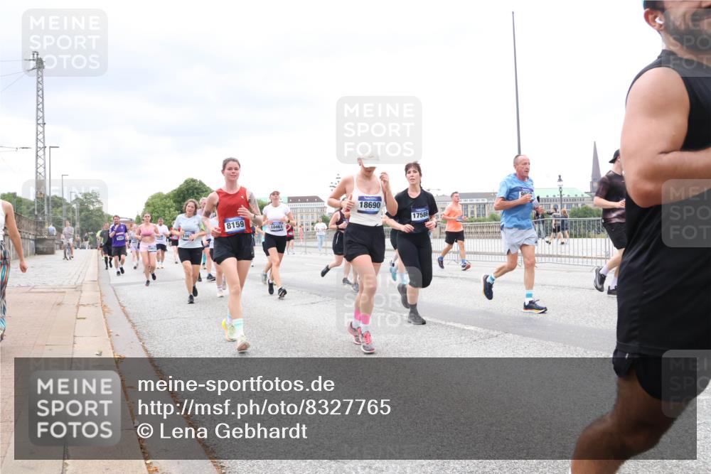 29.06.2025 - hella hamburg halbmarathon Lena Gebhardt http://msf.ph/oto/8327765 29.06.2025 10:57:54 Lombardsbrücke 106, 8159, 10461, 18690, 17586, 1123, 1242, 1248, 1265, 1388, 1643, 2015, 2169, 2273, 2275, 2451, 2567, 2900, 3191, 3385, 3433, 3644, 3750, 3936, 3954, 4059, 4197, 4429, 4521, 4830, 5117, 5632, 5676, 5736, 6316, 6337, 6827, 6857, 6916, 7172, 7193, 7556, 7720, 7783, 7977, 7990, 8035, 8159, 8386, 8439, 8440, 8441, 8442, 8474, 8512, 8708, 8713, 8773, 8873, 8888, 9059, 9180, 9233, 9318, 9319, 9394, 9398, 9436, 9481, 9496, 9613, 9832 meine-sportfotos.de