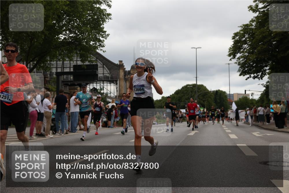 29.06.2025 - hella hamburg halbmarathon Yannick Fuchs http://msf.ph/oto/8327800 29.06.2025 10:51:35 20KM 1200, 1239, 1563, 2025, 2236, 2606, 2652, 2759, 2806, 2883, 3093, 3141, 3575, 4261, 4579, 5015, 5134, 5391, 5457, 5458, 6281, 6302, 6531, 6720, 6892, 7159, 7833, 9450, 10383, 10408, 10599, 12144, 12509, 12773, 12774, 13376, 13465, 13664, 14737, 15090, 15189, 15229, 15349, 15664, 16418, 16517, 17455, 17543, 17758, 18508 meine-sportfotos.de