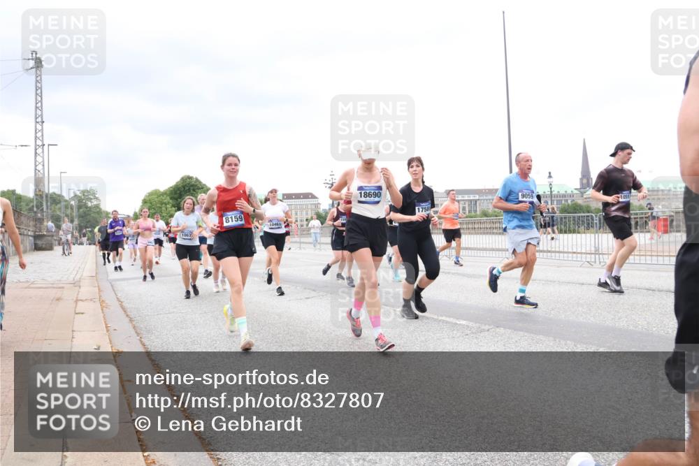 29.06.2025 - hella hamburg halbmarathon Lena Gebhardt http://msf.ph/oto/8327807 29.06.2025 10:57:54 Lombardsbrücke 1063, 8159, 10461, 18690, 1758, 9059, 1055, 1123, 1242, 1248, 1265, 1388, 1643, 2015, 2169, 2273, 2275, 2451, 2567, 2900, 3191, 3385, 3433, 3644, 3750, 3936, 3954, 4059, 4197, 4429, 4521, 4830, 5117, 5632, 5676, 5736, 6316, 6337, 6827, 6857, 6916, 7172, 7193, 7556, 7720, 7783, 7977, 7990, 8035, 8159, 8386, 8439, 8440, 8441, 8442, 8474, 8512, 8708, 8713, 8773, 8873, 8888, 9059, 9180, 9233, 9318, 9319, 9394, 9398, 9436, 9481, 9496, 9613, 9832 meine-sportfotos.de