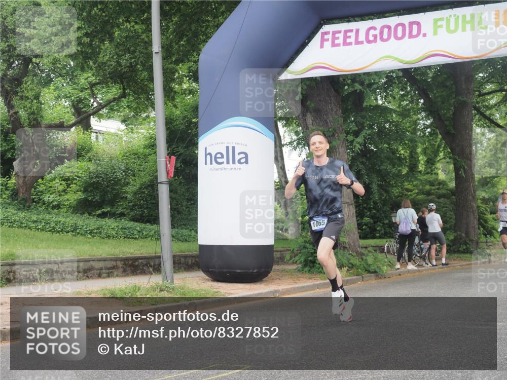 29.06.2025 - hella hamburg halbmarathon KatJ http://msf.ph/oto/8327852 29.06.2025 10:17:09 Zwischen KM18-KM19 1065 meine-sportfotos.de