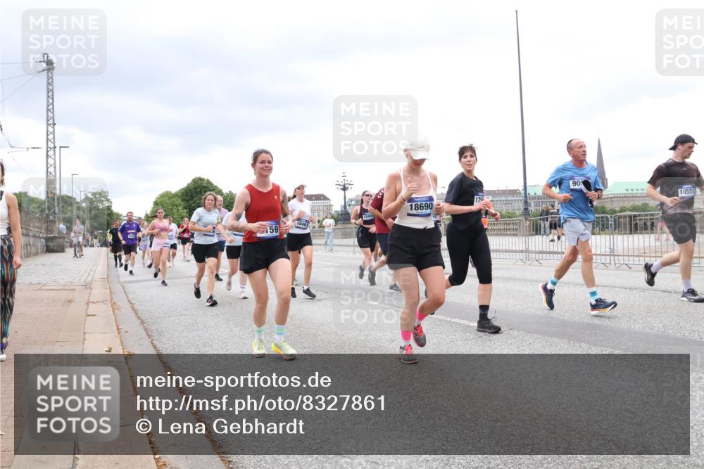 29.06.2025 - hella hamburg halbmarathon Lena Gebhardt http://msf.ph/oto/8327861 29.06.2025 10:57:54 Lombardsbrücke 90, 175, 10551, 18690, 15956, 10467, 159, 1123, 1242, 1248, 1265, 1388, 1643, 2015, 2169, 2273, 2275, 2451, 2567, 2900, 3191, 3385, 3433, 3644, 3750, 3936, 3954, 4059, 4197, 4429, 4521, 4830, 5117, 5632, 5676, 5736, 6316, 6337, 6827, 6857, 6916, 7172, 7193, 7556, 7720, 7783, 7977, 7990, 8035, 8159, 8386, 8439, 8440, 8441, 8442, 8474, 8512, 8708, 8713, 8773, 8873, 8888, 9059, 9180, 9233, 9318, 9319, 9394, 9398, 9436, 9481, 9496, 9613, 9832 meine-sportfotos.de