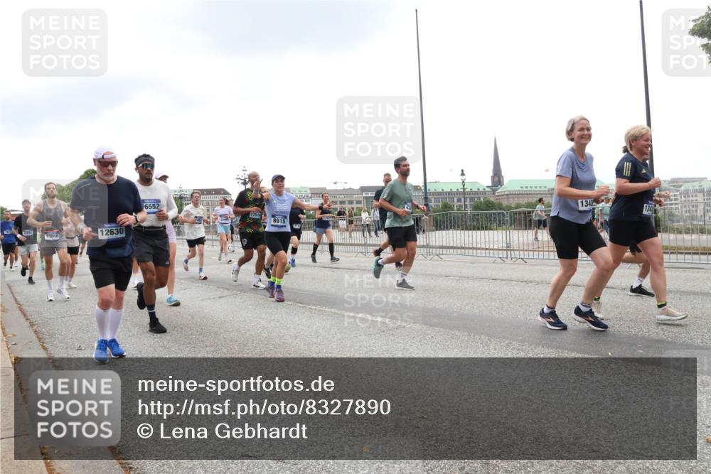 29.06.2025 - hella hamburg halbmarathon Lena Gebhardt http://msf.ph/oto/8327890 29.06.2025 10:47:26 Lombardsbrücke 4895, 13806, 12630, 6552, 17514, 8915, 1343, 1045, 1185, 1434, 1463, 1523, 1593, 1607, 1704, 1961, 2148, 2327, 2407, 2537, 2555, 2556, 2665, 2704, 2790, 2882, 2994, 3339, 4037, 4184, 4239, 4325, 4423, 4483, 4806, 4895, 4974, 4975, 5111, 5114, 5621, 5622, 5796, 5895, 6255, 6256, 6485, 6496, 6879, 6995, 7073, 7403, 7430, 7431, 7630, 7631, 7970, 8105, 8131, 8270, 8550, 8684, 8706, 8915, 8953, 8967, 9018, 9687, 10991, 11351, 11458, 11730, 11738, 11802, 12431 meine-sportfotos.de