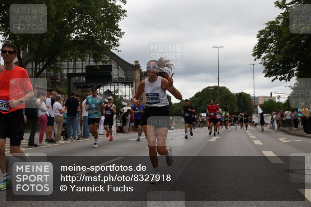 29.06.2025 - hella hamburg halbmarathon Yannick Fuchs http://msf.ph/oto/8327918 29.06.2025 10:51:35 20KM 1200, 1239, 1563, 2025, 2236, 2606, 2652, 2759, 2806, 2883, 3093, 3141, 3575, 4261, 4579, 5015, 5134, 5391, 5457, 5458, 6281, 6302, 6531, 6720, 6892, 7159, 7833, 9450, 10383, 10408, 10599, 12144, 12509, 12773, 12774, 13376, 13465, 13664, 14737, 15090, 15189, 15229, 15349, 15664, 16418, 16517, 17455, 17543, 17758, 18508 meine-sportfotos.de