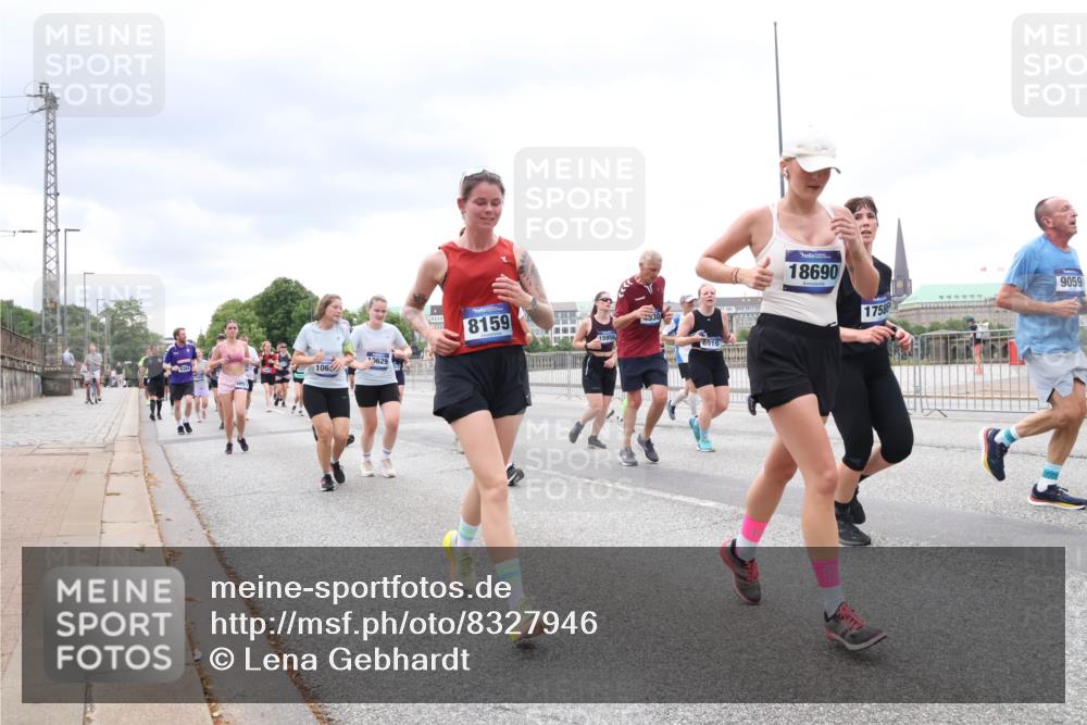 29.06.2025 - hella hamburg halbmarathon Lena Gebhardt http://msf.ph/oto/8327946 29.06.2025 10:57:54 Lombardsbrücke 106, 10629, 8159, 930, 18690, 17586, 9059, 1123, 1242, 1248, 1265, 1388, 1643, 2015, 2169, 2273, 2275, 2451, 2567, 2900, 3191, 3385, 3433, 3644, 3750, 3936, 3954, 4059, 4197, 4429, 4521, 4830, 5117, 5632, 5676, 5736, 6316, 6337, 6827, 6857, 6916, 7172, 7193, 7556, 7720, 7783, 7977, 7990, 8035, 8159, 8386, 8439, 8440, 8441, 8442, 8474, 8512, 8708, 8713, 8773, 8873, 8888, 9059, 9180, 9233, 9318, 9319, 9394, 9398, 9436, 9481, 9496, 9613, 9832 meine-sportfotos.de