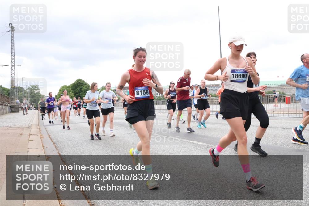 29.06.2025 - hella hamburg halbmarathon Lena Gebhardt http://msf.ph/oto/8327979 29.06.2025 10:57:55 Lombardsbrücke 10630, 8159, 15956, 18690, 1123, 1242, 1248, 1265, 1388, 1643, 2015, 2169, 2273, 2275, 2451, 2567, 2900, 3191, 3385, 3433, 3644, 3750, 3936, 3954, 4059, 4197, 4429, 4521, 4830, 5117, 5632, 5676, 5736, 5782, 6316, 6337, 6827, 6857, 6916, 7172, 7193, 7556, 7720, 7783, 7977, 7990, 8035, 8159, 8386, 8439, 8440, 8441, 8442, 8474, 8512, 8708, 8713, 8773, 8873, 8888, 9059, 9180, 9233, 9318, 9319, 9394, 9398, 9436, 9481, 9496, 9613, 9832 meine-sportfotos.de