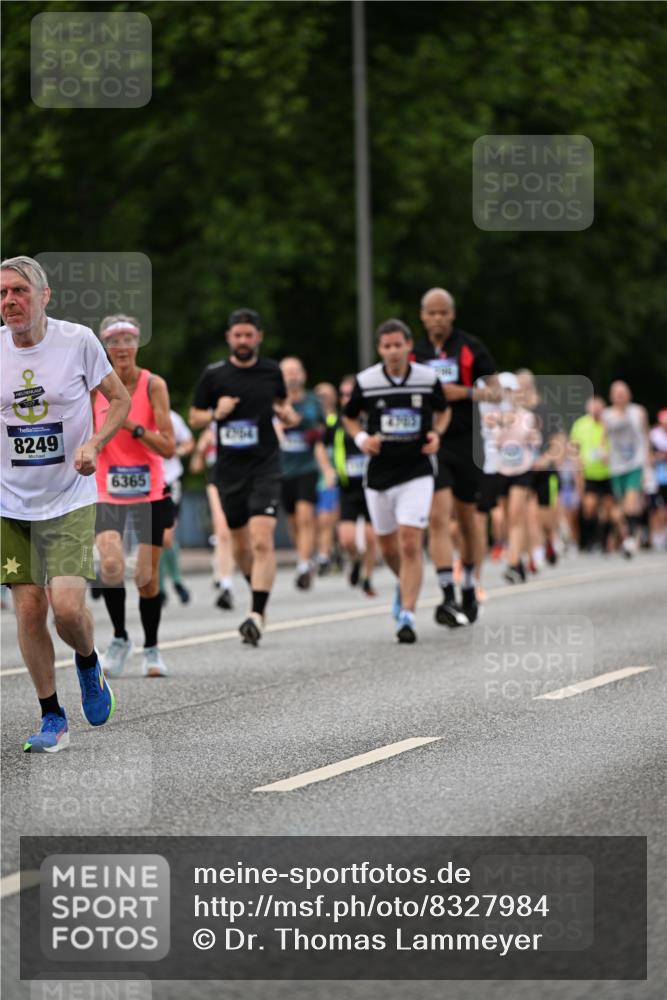 29.06.2025 - hella hamburg halbmarathon Dr. Thomas Lammeyer http://msf.ph/oto/8327984 29.06.2025 10:39:34 Kennedybrücke 1417, 1821, 1849, 2198, 2787, 3170, 3958, 4333, 4564, 4696, 4703, 4965, 5027, 5147, 5793, 6029, 6189, 6365, 6379, 6397, 6471, 6746, 6803, 6859, 7386, 7733, 8249, 8296, 9342, 9803, 10335, 10358, 10360, 10393, 10652, 11320, 11359 meine-sportfotos.de