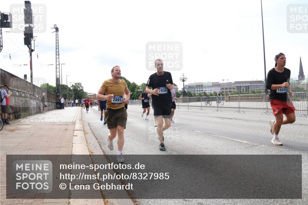 29.06.2025 - hella hamburg halbmarathon Lena Gebhardt http://msf.ph/oto/8327985 29.06.2025 10:12:59 Lombardsbrücke 939, 15531, 2891, 1020, 1051, 1249, 1610, 1785, 1851, 1939, 2531, 2891, 2942, 2963, 3182, 3218, 3248, 3728, 4532, 4554, 5150, 6207, 6489, 7014, 7873, 7907, 8398, 8405, 8913, 8917, 8971, 9141, 10067, 10402, 11025, 11720, 12456, 13566, 13816, 14404, 14540, 14869, 15012, 15369, 15531, 16030, 16255, 16323, 16437, 16473, 16826, 16911, 17061, 17699, 17988, 17994, 18048, 18178, 18320, 18493, 18530, 18732 meine-sportfotos.de