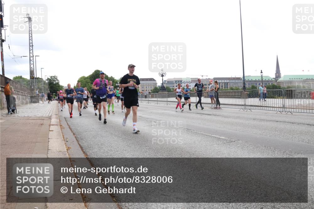 29.06.2025 - hella hamburg halbmarathon Lena Gebhardt http://msf.ph/oto/8328006 29.06.2025 10:37:47 Lombardsbrücke 732, 9283, 180, 1276, 1337, 1475, 1578, 1799, 1819, 1985, 2016, 2199, 2486, 2640, 2786, 2853, 3230, 3246, 3633, 3880, 4921, 5139, 5146, 5171, 5186, 5522, 5790, 5875, 6243, 6362, 6697, 6821, 6955, 7085, 7124, 7235, 7244, 7321, 7350, 7544, 7629, 7696, 7777, 7823, 8843, 8985, 9247, 9288, 9524, 9895, 10159, 10506, 10836, 11087, 11543, 12123, 12254, 12472, 12824, 16680, 17798 meine-sportfotos.de