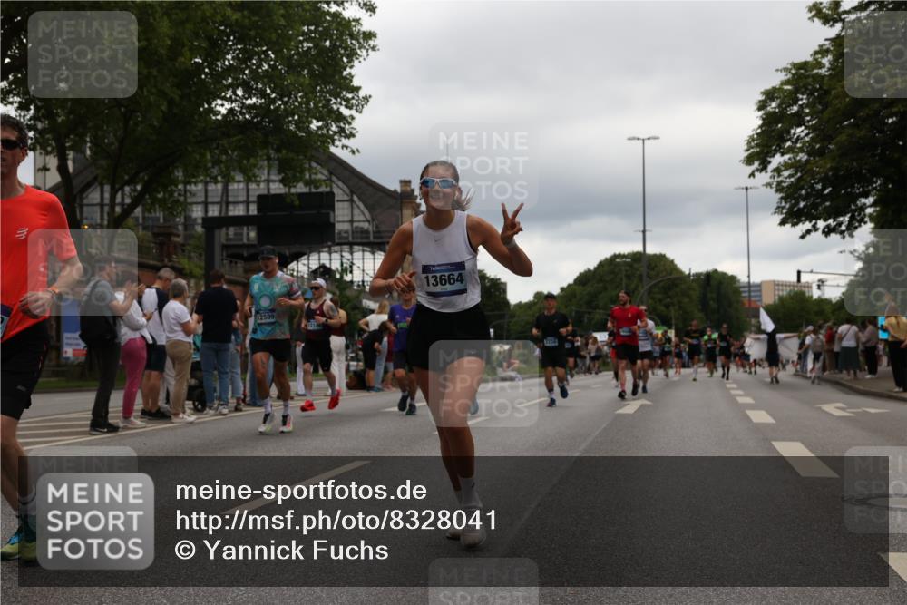 29.06.2025 - hella hamburg halbmarathon Yannick Fuchs http://msf.ph/oto/8328041 29.06.2025 10:51:35 20KM 1200, 1239, 1563, 2025, 2236, 2606, 2652, 2759, 2806, 2883, 3093, 3141, 3575, 4261, 4579, 5015, 5134, 5391, 5457, 5458, 6281, 6302, 6531, 6720, 6892, 7159, 7833, 9450, 10383, 10408, 10599, 12144, 12509, 12773, 12774, 13376, 13465, 13664, 14737, 15090, 15189, 15229, 15349, 15664, 16418, 16517, 17455, 17543, 17758, 18508 meine-sportfotos.de