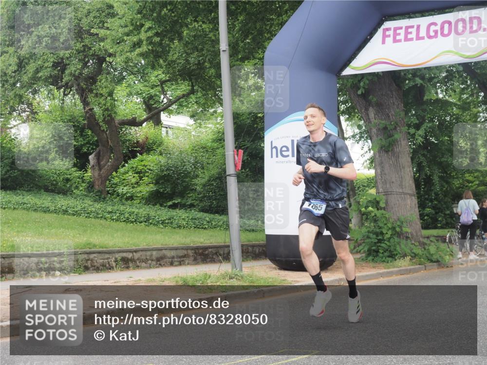 29.06.2025 - hella hamburg halbmarathon KatJ http://msf.ph/oto/8328050 29.06.2025 10:17:09 Zwischen KM18-KM19 1065 meine-sportfotos.de
