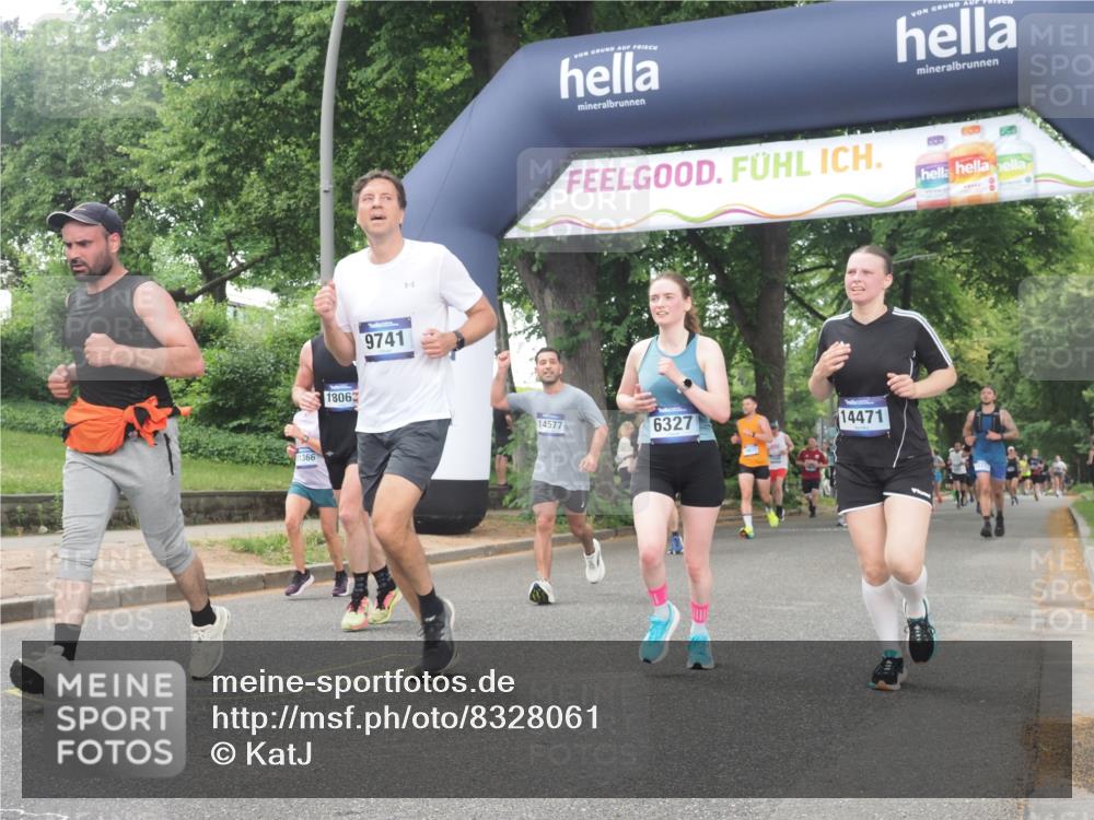 29.06.2025 - hella hamburg halbmarathon KatJ http://msf.ph/oto/8328061 29.06.2025 10:46:45 Zwischen KM18-KM19 2426, 3780, 6327 meine-sportfotos.de