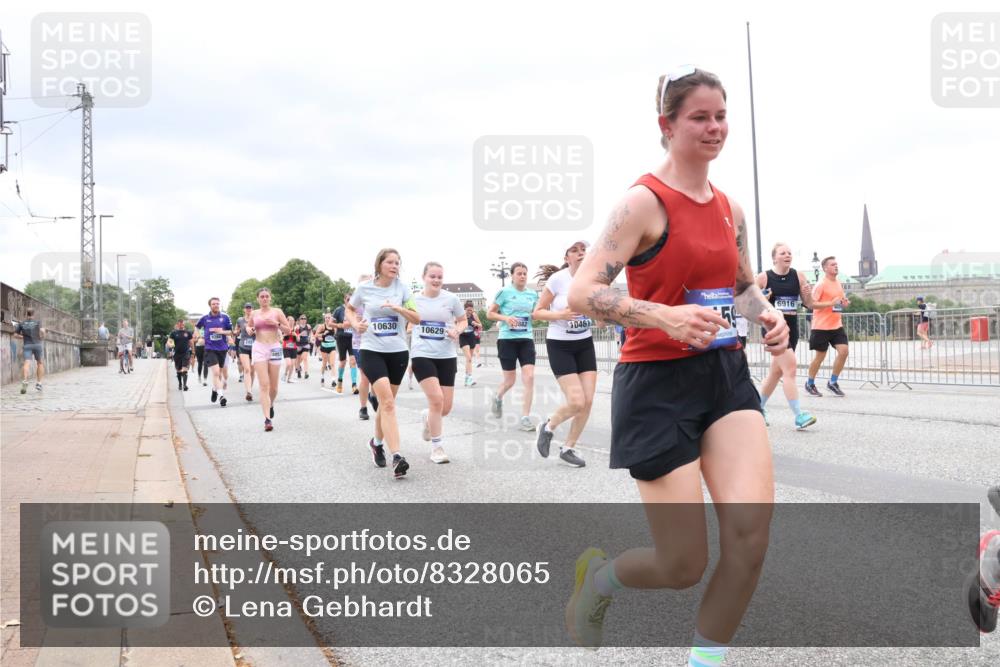 29.06.2025 - hella hamburg halbmarathon Lena Gebhardt http://msf.ph/oto/8328065 29.06.2025 10:57:55 Lombardsbrücke 10630, 10629, 1046, 59, 6916, 1123, 1242, 1248, 1265, 1388, 1643, 2015, 2169, 2273, 2275, 2451, 2567, 2900, 3191, 3385, 3433, 3644, 3750, 3936, 3954, 4059, 4197, 4429, 4521, 4830, 5117, 5632, 5676, 5736, 5782, 6316, 6337, 6827, 6857, 6916, 7172, 7193, 7556, 7720, 7783, 7977, 7990, 8035, 8159, 8386, 8439, 8440, 8441, 8442, 8474, 8512, 8708, 8713, 8773, 8873, 8888, 9059, 9180, 9233, 9318, 9319, 9394, 9398, 9436, 9481, 9496, 9613, 9832 meine-sportfotos.de