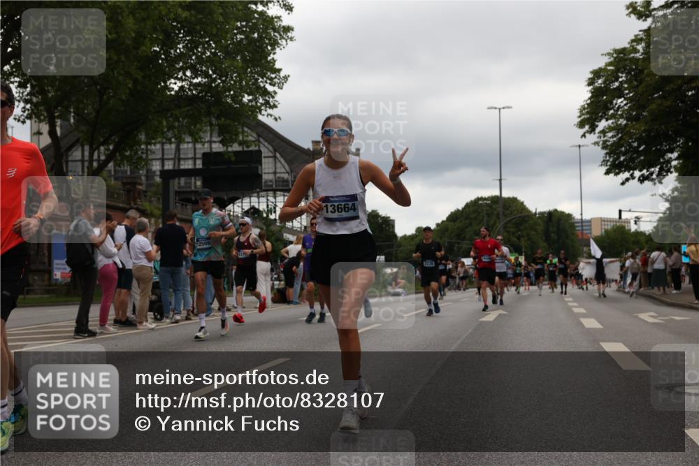29.06.2025 - hella hamburg halbmarathon Yannick Fuchs http://msf.ph/oto/8328107 29.06.2025 10:51:35 20KM 1200, 1239, 1563, 2025, 2236, 2606, 2652, 2759, 2806, 2883, 3093, 3141, 3575, 4261, 4579, 5015, 5134, 5391, 5457, 5458, 6281, 6302, 6531, 6720, 6892, 7159, 7833, 9450, 10383, 10408, 10599, 12144, 12509, 12773, 12774, 13376, 13465, 13664, 14737, 15090, 15189, 15229, 15349, 15664, 16418, 16517, 17455, 17543, 17758, 18508 meine-sportfotos.de