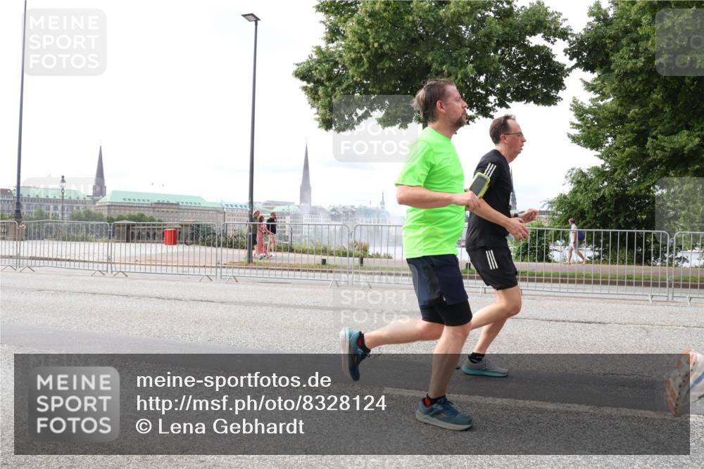 29.06.2025 - hella hamburg halbmarathon Lena Gebhardt http://msf.ph/oto/8328124 29.06.2025 10:23:35 Lombardsbrücke 1048, 1304, 1362, 1545, 2125, 2489, 2925, 4391, 4646, 4728, 4793, 4990, 5055, 5160, 5358, 5406, 6502, 6747, 6849, 7029, 7820, 8031, 8181, 8676, 8687, 8688, 8716, 8918, 8920, 9301, 9715, 9877, 10649, 10739, 11044, 11300, 11454, 11793, 11798, 11879, 12073, 12874, 13149, 14265, 14338, 14510, 14512, 14521, 14821, 15709, 15739, 15853, 16185, 16251, 16416, 16558, 17013, 17099, 17199, 17207, 17299, 17719 meine-sportfotos.de