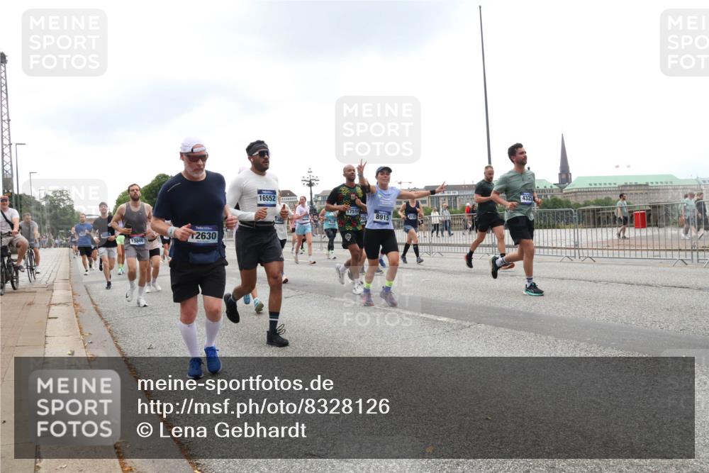 29.06.2025 - hella hamburg halbmarathon Lena Gebhardt http://msf.ph/oto/8328126 29.06.2025 10:47:27 Lombardsbrücke 13806, 2630, 16552, 17514, 8915, 4325, 1045, 1185, 1434, 1463, 1523, 1593, 1607, 1704, 1961, 2148, 2327, 2407, 2537, 2555, 2665, 2704, 2790, 2882, 2994, 3339, 4037, 4184, 4239, 4325, 4423, 4483, 4806, 4895, 4974, 4975, 5111, 5114, 5621, 5622, 5895, 6255, 6256, 6485, 6496, 6879, 6995, 7073, 7403, 7430, 7431, 7630, 7631, 7970, 8105, 8131, 8270, 8550, 8706, 8915, 8953, 8967, 9018, 9687, 10991, 11351, 11458, 11730, 11738, 11802, 12431 meine-sportfotos.de