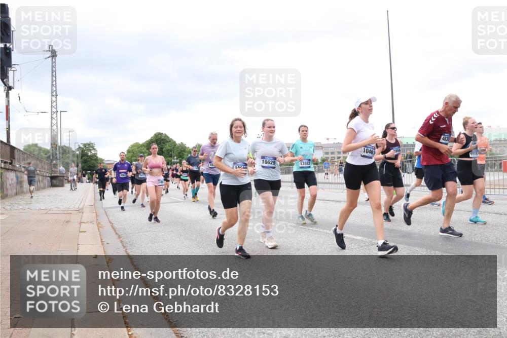 29.06.2025 - hella hamburg halbmarathon Lena Gebhardt http://msf.ph/oto/8328153 29.06.2025 10:57:56 Lombardsbrücke 105, 10629, 13882, 10, 1020, 1046, 4830, 6916, 1123, 1242, 1248, 1265, 1388, 1643, 2015, 2169, 2273, 2275, 2451, 2567, 2900, 3191, 3385, 3433, 3644, 3750, 3936, 3954, 4059, 4197, 4429, 4521, 4830, 5104, 5117, 5632, 5676, 5736, 5782, 6316, 6337, 6827, 6857, 6916, 7172, 7193, 7262, 7556, 7720, 7783, 7977, 7990, 8035, 8159, 8386, 8439, 8440, 8441, 8442, 8474, 8512, 8708, 8713, 8773, 8873, 8888, 9059, 9180, 9233, 9318, 9319, 9394, 9398, 9436, 9481, 9496, 9613, 9832 meine-sportfotos.de