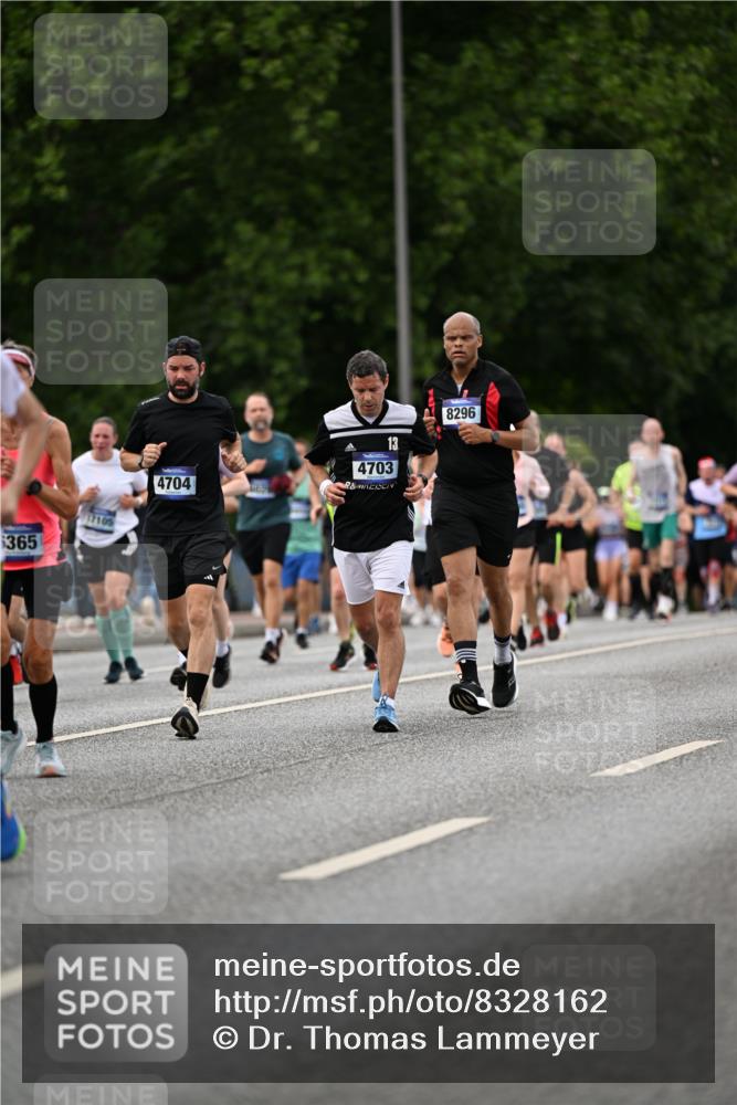 29.06.2025 - hella hamburg halbmarathon Dr. Thomas Lammeyer http://msf.ph/oto/8328162 29.06.2025 10:39:35 Kennedybrücke 1821, 1849, 2198, 2787, 3170, 3958, 4333, 4564, 4696, 4703, 4965, 5027, 5147, 5793, 6029, 6189, 6365, 6379, 6397, 6471, 6746, 6803, 6859, 7386, 7733, 8249, 8296, 9342, 9803, 10358, 10360, 10393, 10652, 11320, 11359 meine-sportfotos.de