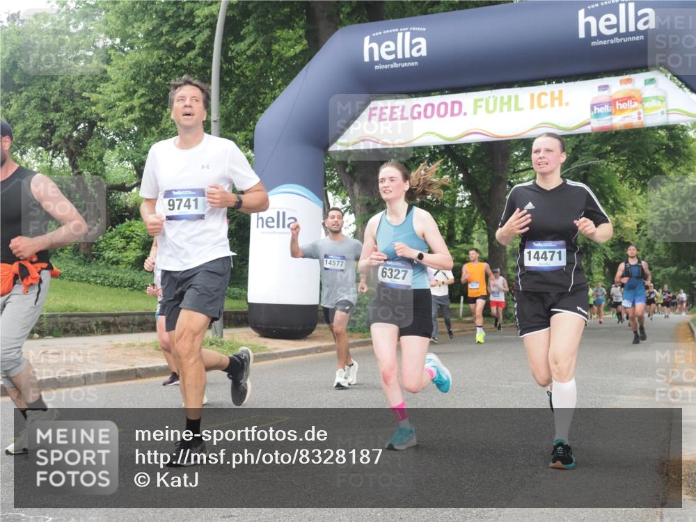 29.06.2025 - hella hamburg halbmarathon KatJ http://msf.ph/oto/8328187 29.06.2025 10:46:46 Zwischen KM18-KM19 2426, 3780, 6327 meine-sportfotos.de