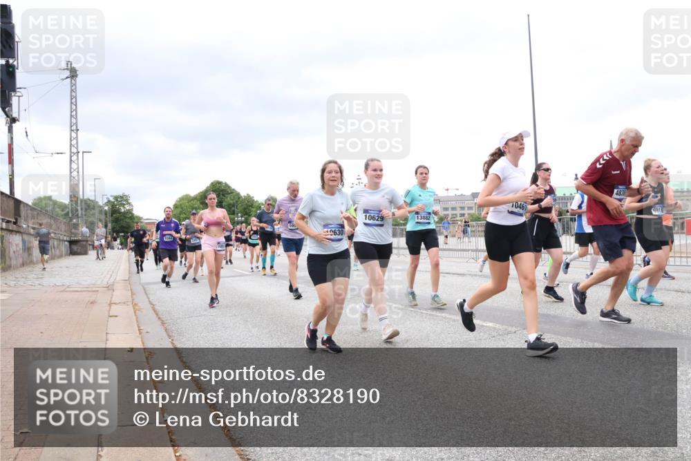 29.06.2025 - hella hamburg halbmarathon Lena Gebhardt http://msf.ph/oto/8328190 29.06.2025 10:57:56 Lombardsbrücke 9394, 1057, 10629, 13882, 105, 0630, 4830, 1046, 6916, 1123, 1242, 1248, 1265, 1388, 1643, 2015, 2169, 2273, 2275, 2451, 2567, 2900, 3191, 3385, 3433, 3644, 3750, 3936, 3954, 4059, 4197, 4429, 4521, 4830, 5104, 5117, 5632, 5676, 5736, 5782, 6316, 6337, 6827, 6857, 6916, 7172, 7193, 7262, 7556, 7720, 7783, 7977, 7990, 8035, 8159, 8386, 8439, 8440, 8441, 8442, 8474, 8512, 8708, 8713, 8773, 8873, 8888, 9059, 9180, 9233, 9318, 9319, 9394, 9398, 9436, 9481, 9496, 9613, 9832 meine-sportfotos.de