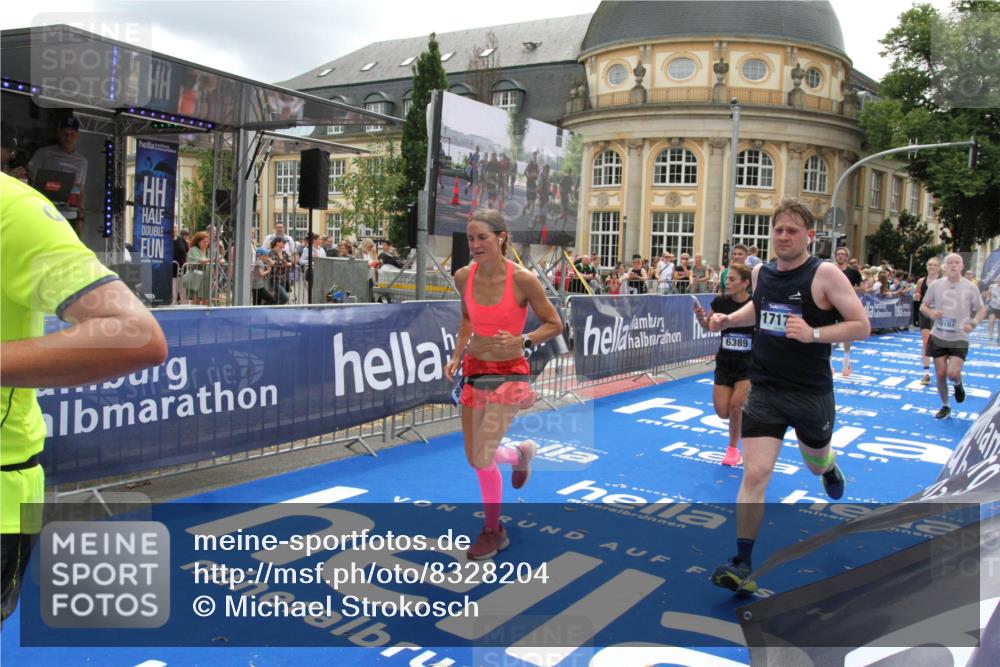 29.06.2025 - hella hamburg halbmarathon Michael Strokosch http://msf.ph/oto/8328204 29.06.2025 10:49:14 Ziel 2013, 4832, 6389, 8112, 10184, 15523, 16369, 16414, 16731, 17173, 18598, 18842 meine-sportfotos.de
