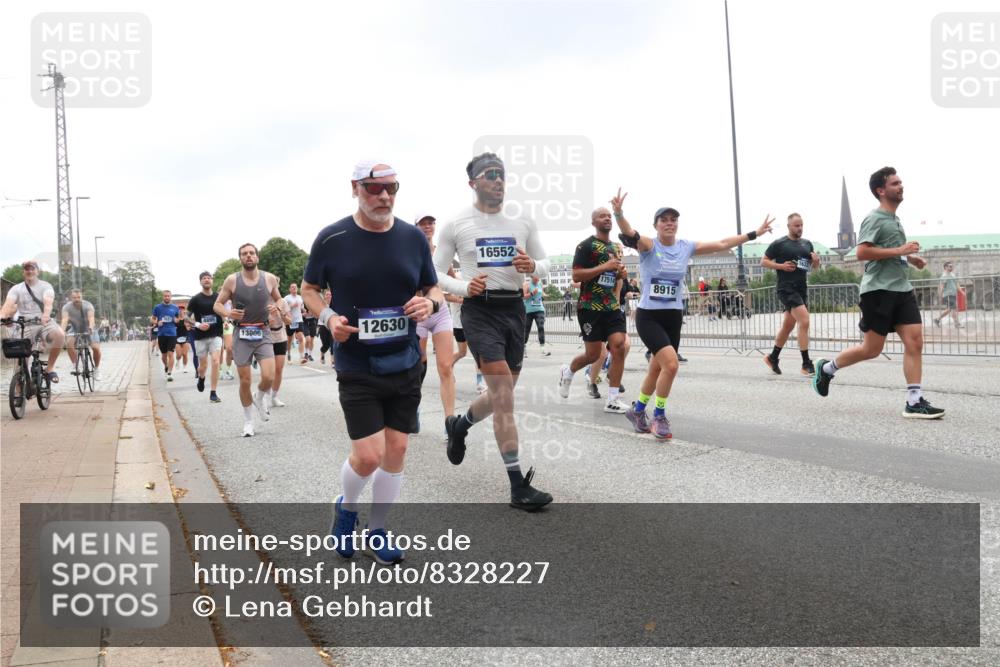 29.06.2025 - hella hamburg halbmarathon Lena Gebhardt http://msf.ph/oto/8328227 29.06.2025 10:47:27 Lombardsbrücke 4895, 13806, 12630, 16552, 17514, 8915, 1045, 1185, 1434, 1463, 1523, 1593, 1607, 1704, 1961, 2148, 2327, 2407, 2537, 2555, 2665, 2704, 2790, 2882, 2994, 3339, 4037, 4184, 4239, 4325, 4423, 4483, 4806, 4895, 4974, 4975, 5111, 5114, 5621, 5622, 5895, 6255, 6256, 6485, 6496, 6879, 6995, 7073, 7403, 7430, 7431, 7630, 7631, 7970, 8105, 8131, 8270, 8550, 8706, 8915, 8953, 8967, 9018, 9687, 10991, 11351, 11458, 11730, 11738, 11802, 12431 meine-sportfotos.de