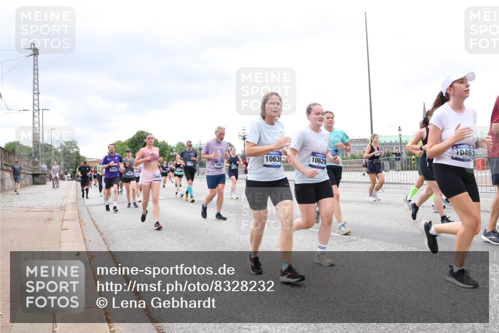 29.06.2025 - hella hamburg halbmarathon Lena Gebhardt http://msf.ph/oto/8328232 29.06.2025 10:57:56 Lombardsbrücke 882, 10630, 10629, 1051, 9394, 2451, 1051, 046, 1123, 1242, 1248, 1265, 1388, 1643, 2015, 2169, 2273, 2275, 2451, 2567, 2900, 3191, 3385, 3433, 3644, 3750, 3936, 3954, 4059, 4197, 4429, 4521, 4830, 5104, 5117, 5632, 5676, 5736, 5782, 6316, 6337, 6827, 6857, 6916, 7172, 7193, 7262, 7556, 7720, 7783, 7977, 7990, 8035, 8159, 8386, 8439, 8440, 8441, 8442, 8474, 8512, 8708, 8713, 8773, 8873, 8888, 9059, 9180, 9233, 9318, 9319, 9394, 9398, 9436, 9481, 9496, 9613, 9832 meine-sportfotos.de