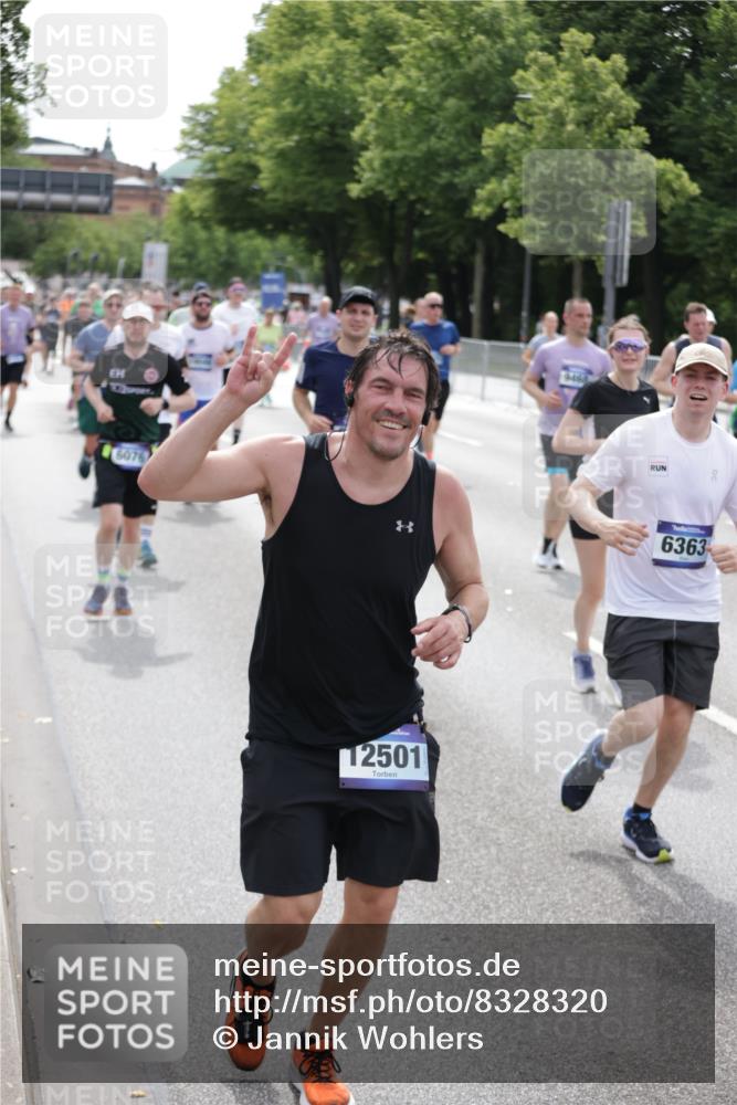 29.06.2025 - hella hamburg halbmarathon Jannik Wohlers http://msf.ph/oto/8328320 29.06.2025 10:40:01 Lombardsbrücke 1018, 1037, 2109, 2515, 2572, 2762, 2763, 3237, 3293, 3295, 3810, 4271, 4756, 4906, 5059, 5113, 5351, 5352, 5702, 5975, 6076, 6229, 6278, 6280, 6363, 6463, 6673, 6866, 6876, 7108, 7174, 7675, 7850, 8307, 8378, 8391, 8739, 9000, 9468, 10474, 11176, 11653, 11970, 11973, 12364, 12444, 12501, 12760, 12981, 13030, 13290, 13410, 13466, 13651, 14341, 14851, 15549, 15927, 15933, 16085, 16681, 16955, 17318, 17959, 18101, 18110, 18213, 18353, 18490, 18771, 18946 meine-sportfotos.de