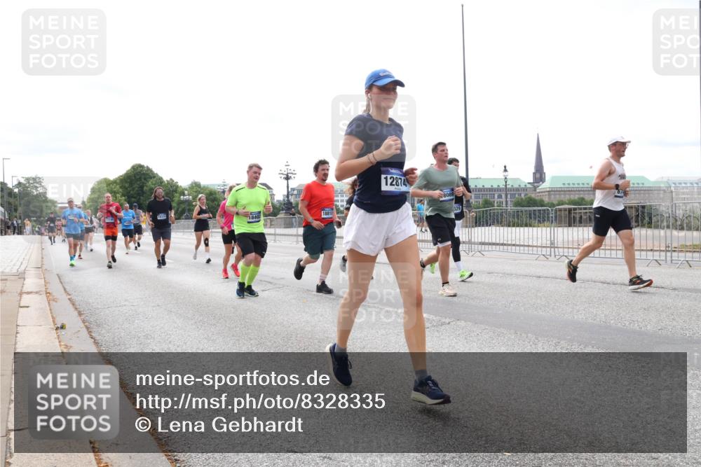 29.06.2025 - hella hamburg halbmarathon Lena Gebhardt http://msf.ph/oto/8328335 29.06.2025 10:23:38 Lombardsbrücke 18402, 18818, 12874, 8089, 1048, 1304, 1362, 1545, 2125, 2489, 2925, 4122, 4391, 4646, 4728, 4793, 4990, 5055, 5160, 5358, 5406, 6502, 6747, 7029, 7820, 8031, 8149, 8181, 8676, 8687, 8688, 8716, 8918, 8920, 9301, 9603, 9715, 9877, 10649, 10739, 11044, 11300, 11454, 11793, 11798, 11879, 12073, 12874, 13149, 14265, 14338, 14510, 14512, 14521, 14821, 15709, 15739, 15853, 16185, 16251, 16416, 16558, 17013, 17099, 17199, 17207, 17299, 17719 meine-sportfotos.de