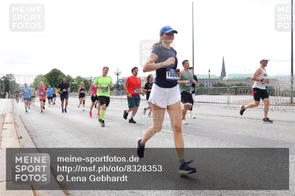 29.06.2025 - hella hamburg halbmarathon Lena Gebhardt http://msf.ph/oto/8328353 29.06.2025 10:23:38 Lombardsbrücke 18402, 18818, 12874, 89, 129, 1048, 1304, 1362, 1545, 2125, 2489, 2925, 4122, 4391, 4646, 4728, 4793, 4990, 5055, 5160, 5358, 5406, 6502, 6747, 7029, 7820, 8031, 8149, 8181, 8676, 8687, 8688, 8716, 8918, 8920, 9301, 9603, 9715, 9877, 10649, 10739, 11044, 11300, 11454, 11793, 11798, 11879, 12073, 12874, 13149, 14265, 14338, 14510, 14512, 14521, 14821, 15709, 15739, 15853, 16185, 16251, 16416, 16558, 17013, 17099, 17199, 17207, 17299, 17719 meine-sportfotos.de