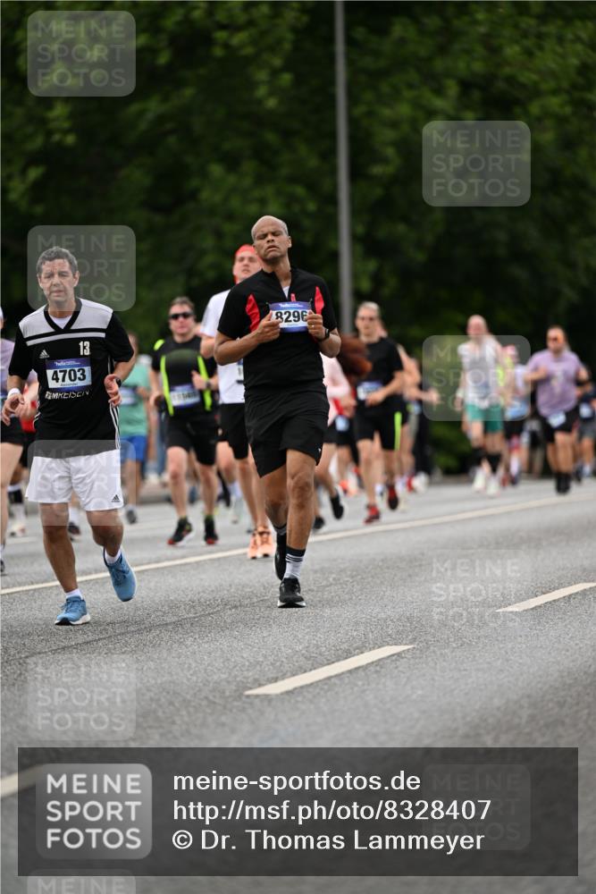 29.06.2025 - hella hamburg halbmarathon Dr. Thomas Lammeyer http://msf.ph/oto/8328407 29.06.2025 10:39:37 Kennedybrücke 1821, 1849, 2198, 2787, 3170, 3828, 3958, 4333, 4564, 4696, 4703, 4965, 5027, 5147, 5793, 6029, 6189, 6365, 6379, 6397, 6471, 6746, 6867, 7386, 7733, 8249, 8296, 8567, 9342, 9803, 9819, 10358, 10360, 10393, 10565, 10652, 11320, 11359 meine-sportfotos.de