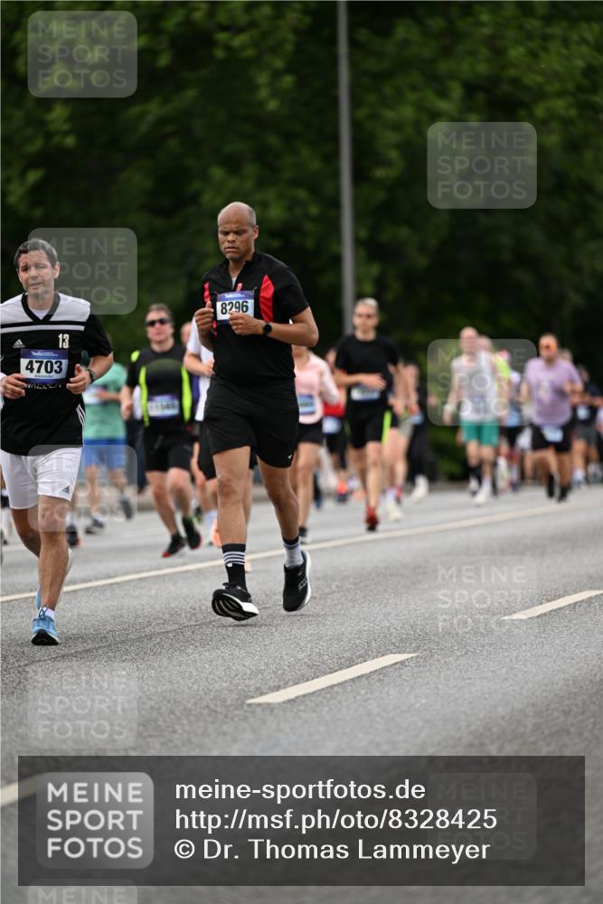 29.06.2025 - hella hamburg halbmarathon Dr. Thomas Lammeyer http://msf.ph/oto/8328425 29.06.2025 10:39:37 Kennedybrücke 1821, 1849, 2198, 2787, 3170, 3828, 3958, 4333, 4564, 4696, 4703, 4965, 5027, 5147, 5793, 6029, 6189, 6365, 6379, 6397, 6471, 6746, 6867, 7386, 7733, 8249, 8296, 8567, 9342, 9803, 9819, 10358, 10360, 10393, 10565, 10652, 11320, 11359 meine-sportfotos.de