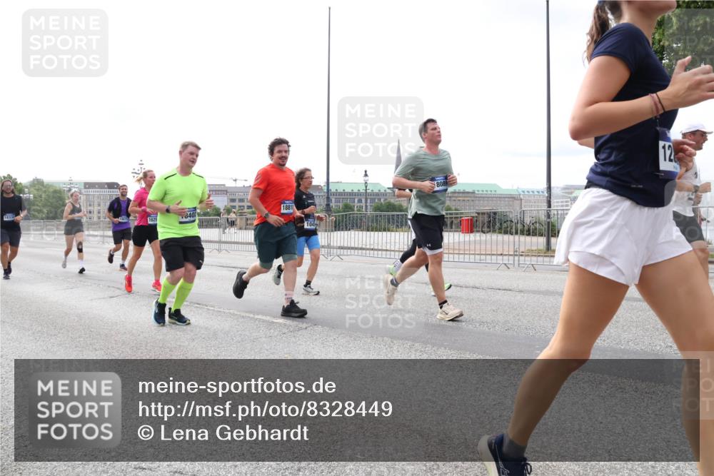 29.06.2025 - hella hamburg halbmarathon Lena Gebhardt http://msf.ph/oto/8328449 29.06.2025 10:23:38 Lombardsbrücke 1625, 8402, 18818, 104, 8089, 12, 1048, 1304, 1362, 1545, 2125, 2489, 2925, 4122, 4391, 4646, 4728, 4793, 4990, 5055, 5160, 5358, 5406, 6502, 6747, 7029, 7820, 8031, 8149, 8181, 8676, 8687, 8688, 8716, 8918, 8920, 9301, 9603, 9715, 9877, 10649, 10739, 11044, 11300, 11454, 11793, 11798, 11879, 12073, 12874, 13149, 14265, 14338, 14510, 14512, 14521, 14821, 15709, 15739, 15853, 16185, 16251, 16416, 16558, 17013, 17099, 17199, 17207, 17299, 17719 meine-sportfotos.de